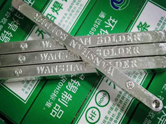 無(wú)鉛焊錫條中的“Ni”通常指的是鎳，它作為一種合金元素，有時(shí)被添加到無(wú)鉛焊錫中以改善焊錫的性能。以下是鎳在無(wú)鉛焊錫條中的應(yīng)用、產(chǎn)品類別以及相關(guān)級(jí)別：